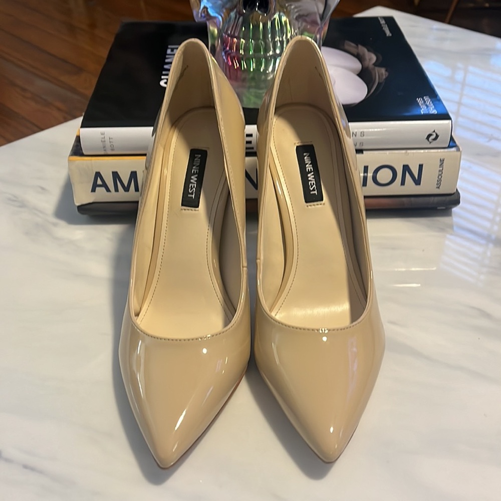 Nine West NWOT Patent Nude Heels - Picture 2 of 3